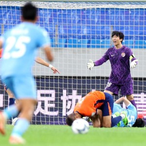 kaiyun-门将牟鹏飞表现神勇屡献神扑，青岛海牛客场一球小负遭遇开局两连败