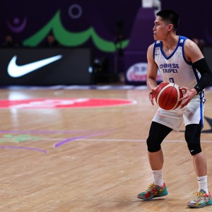 贺丹关键球处理欠佳引热议 期待陈盈骏调整状态强势归来